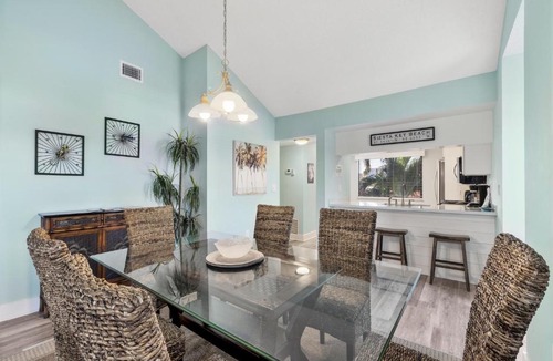 Siesta Key Apartment | Siesta Dunes Beach 201, Completely Renovated, 2 Bedrooms, Sleeps 6, Spa, Large Heated Pool, WiFi