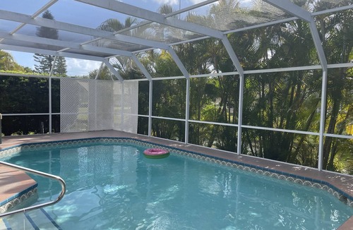 Bee Ridge House | Siesta Key 4 bedrooms/hot tub and pool- 13 minutes from beach!