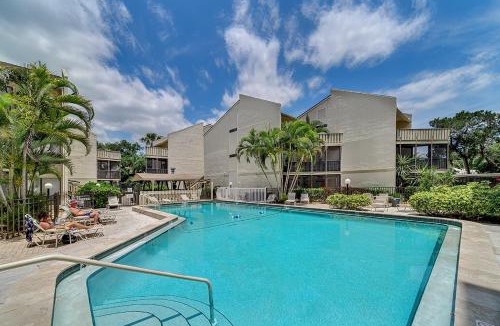 Siesta Key Apartment | Siesta Key Beach - 2 Bedroom - 3 Beds - 3 Bathroom Duplex with Heated Swimming Pool