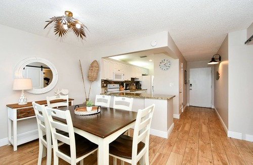 Siesta Key Condo | Siesta Key - Beachfront Condo - 2 BR – Free Boat Docks - Upscale - Renovated