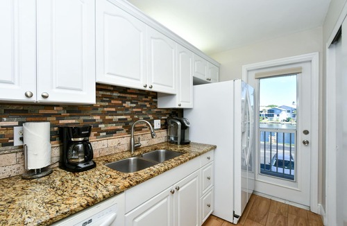 Siesta Key Condo | Siesta Key - Beachfront Condo - 2 BR – Free Boat Docks - Upscale - Renovated