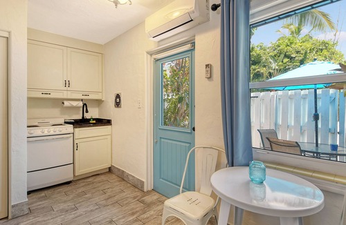 Sarasota Hotel | Siesta Key Palms Hotel - Courtyard Suite
