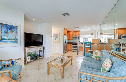 Siesta Key Condo | Siesta Keys Home w/Deck Half Mile to Turtle Beach