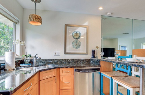 Siesta Key Condo | Siesta Keys Home w/Deck Half Mile to Turtle Beach