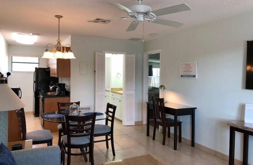 Siesta Key Condo | SIESTA SANDS BEACH RESORT - Beachfront Condo complex on Crescent Beach - 1BR