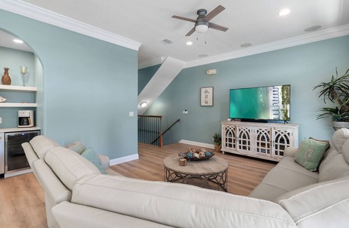 Frangista Beach House | 🐚 Silver Peso | Private Pool & Beach Chairs | Walk to Beach | Newly Renovated