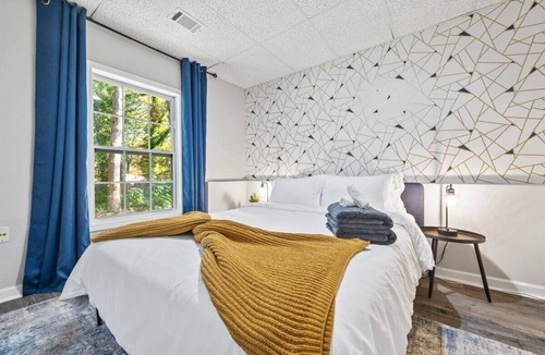 Church Street Apartment | Silver Screen Retreat 15 minutes from airport and downtown Atlanta