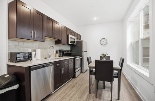 Fairmount Apartment | Simple, modern 1BR in Fairmount Square