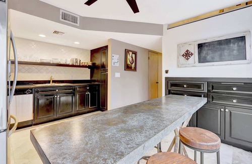 Hendricks and Venice Isles Apartment | Singer House Waterfront Retreat – 2BR