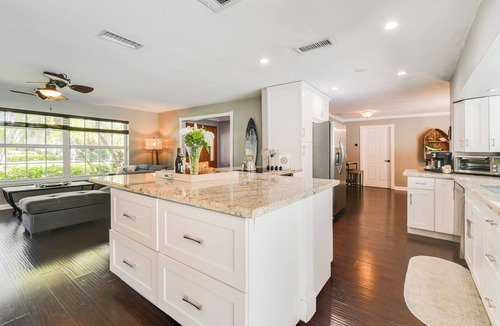Singer Island House | Singer Island Beach, Heated Pool, PUTT PUTT, Pool Table & 5 min walk to Beach!