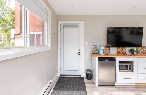 Waterloo Apartment | Single Bachelor unit en-suite in Waterloon