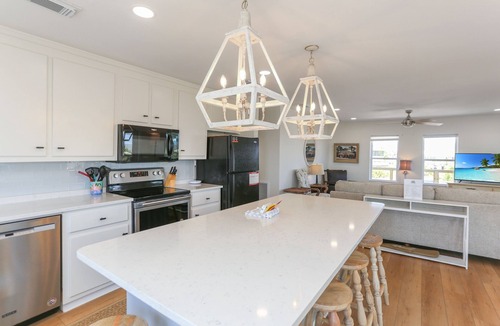 Indian Pass House | Single Level Home, Lots of Parking, Quiet Neighborhood ~ Brodie House