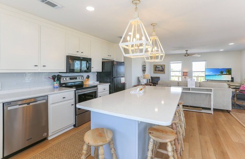 Indian Pass House | Single Level Home, Lots of Parking, Quiet Neighborhood ~ Brodie House