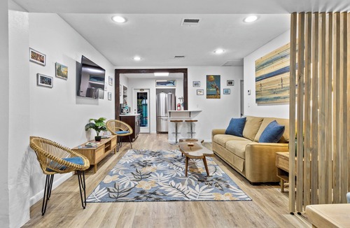 Poinciana Park House | Siren's Cove 2 bedroom House-Hot Tub-for 4 Guests