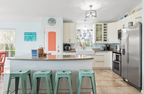 Ilexhurst House | Sirena Del Mar | Newly Remodeled, Steps to Beach & Private Pool