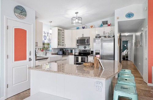 Ilexhurst House | Sirena Del Mar | Newly Remodeled, Steps to Beach & Private Pool