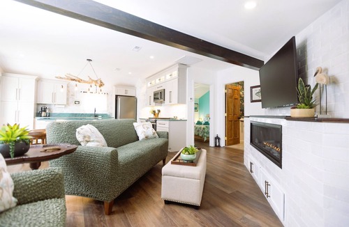 Del Haven House | Sirens Keep | Boutique Style Outdoor Living Hot Tub Sleeps 8