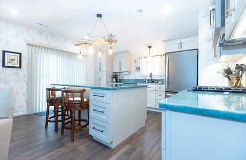 Del Haven House | Sirens Keep | Boutique Style Outdoor Living Hot Tub Sleeps 8