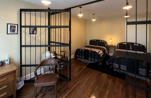 Matewan House | Situated in downtown, Matewan it is near all restaurants, museums and shops.