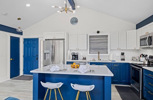 Valley Creek Run Ski Chalet | Sky High Retreat Mountain Views Hot Tub Arcade Game Room Pets OK Skiing