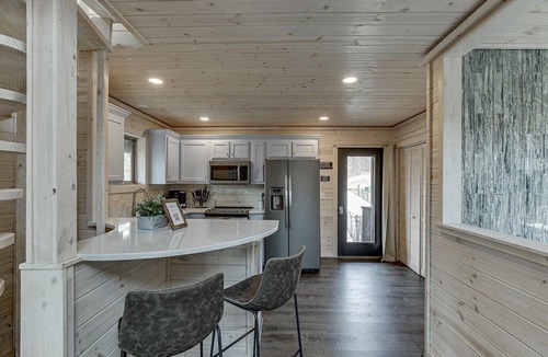 Cleveland Cabin | Sky's the Limit Treehouse Cabin