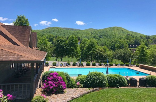 Sky Valley Cabin | Sky Valley Cabin: In the heart of it all + mountain views! Sleeps 10-14