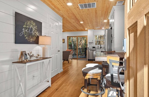 Sky Valley Cottage | Sky Valley-Cozy Blue Cottage with Pond