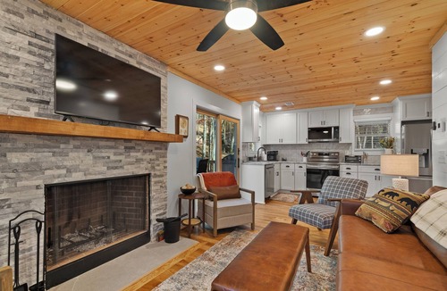 Sky Valley Cottage | Sky Valley-Cozy Blue Cottage with Pond