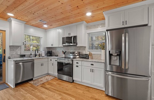 Sky Valley Cottage | Sky Valley-Cozy Blue Cottage with Pond