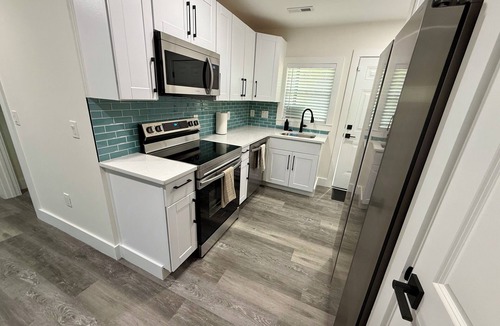 Woodside Cotton Mill Village Historic District House | Skyline Split A Retreat Close to Everything You Need! Quiet, Clean & Convenient.