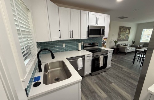 Woodside Cotton Mill Village Historic District House | Skyline Split B Retreat Close to Everything You Need! Quiet, Clean & Convenient.
