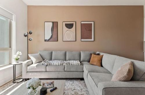 Second Ward Apartment | Skyline Suite - Free Parking, Pool, City Views