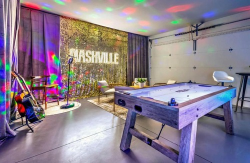 Hadley - Washington House | Skyline Views with Double Rooftop Deck & Game Room