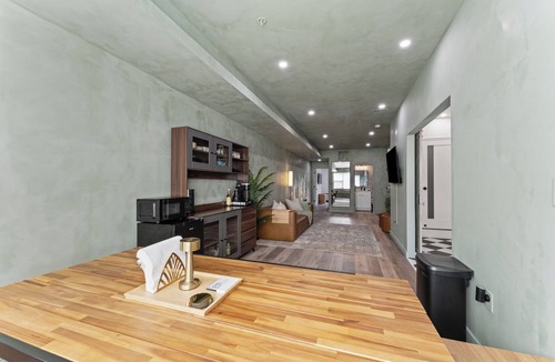 Washington House | Sleek & Cozy DC Oasis 1BR/1BA w/Accessible backyard