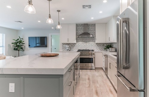 Jupiter House | Sleek home near beaches, shops, & dining, with private pool & high-end kitchen