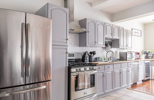 Near Northeast House | Sleek Modern 4BR Home Near Capitol Hill | Rooftop BBQ | High speed wifi