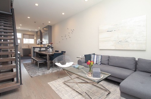 Newbold House | Sleek + Posh! 4 Bed/3.5 Baths! +RoofDeck! - Sleeps 12!