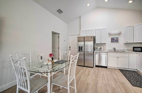 Tavares Condo | Sleek Tavares Condo 3 Miles to Downtown