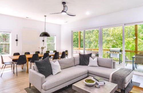 Lancaster House | Sleek Tennessee Retreat: 2 Mi to Center Hill Lake!