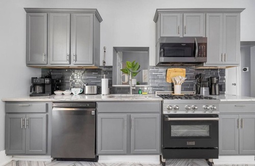 Bristol House | Sleep 10 in this historic home in state streets