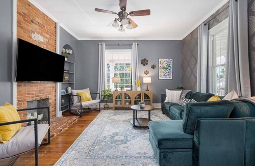 Bristol House | Sleep 10 in this historic home in state streets