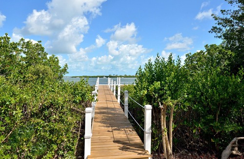 Key West House | Sleep 16 guests over two side-by-side homes in exclusive Key Cove Landings