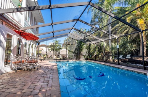 Largo House | SLEEP 16, Heated Pool, Tiki, 5 min to Beach, Kayak