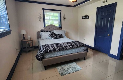 Loganville House | Sleep 8. Large house in Loganville