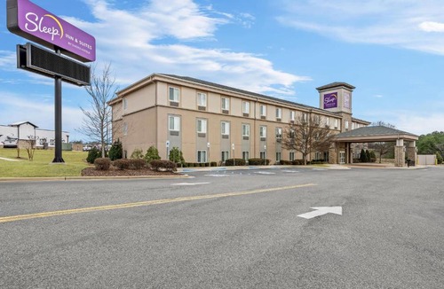 Jasper Hotel | Sleep Inn & Suites Jasper I-22