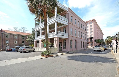 Charleston Historic District Condo | Sleeps 10-12- Downtown Charleston- AUG & SEPT DISCOUNTED