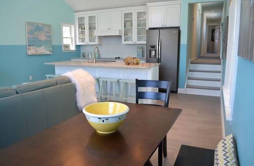 North End Condo | Sleeps 10 - 3 bedroom, 2 bath, beach chairs, tags, very close to beach/boardwalk