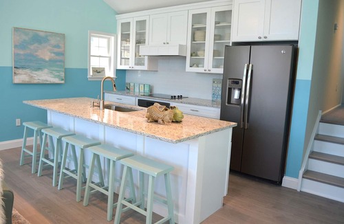 North End Condo | Sleeps 10 - 3 bedroom, 2 bath, beach chairs, tags, very close to beach/boardwalk