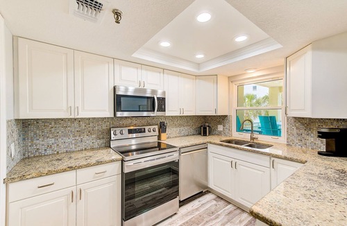 North Redington Beach Condo | Sleeps 10, King Bed, 3/3, Heated Pool/Spa with Direct Beach Access 108