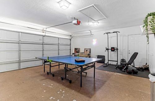 Boiling Springs House | Sleeps 12 | 2 Kings w/Ping-Pong, Gym, Arcade, BBQ